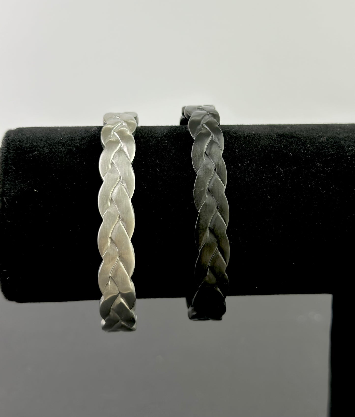 Twist bangle
