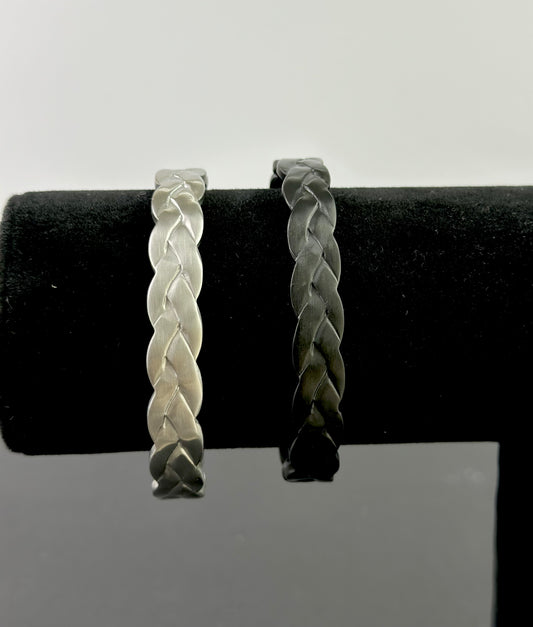 Twist bangle